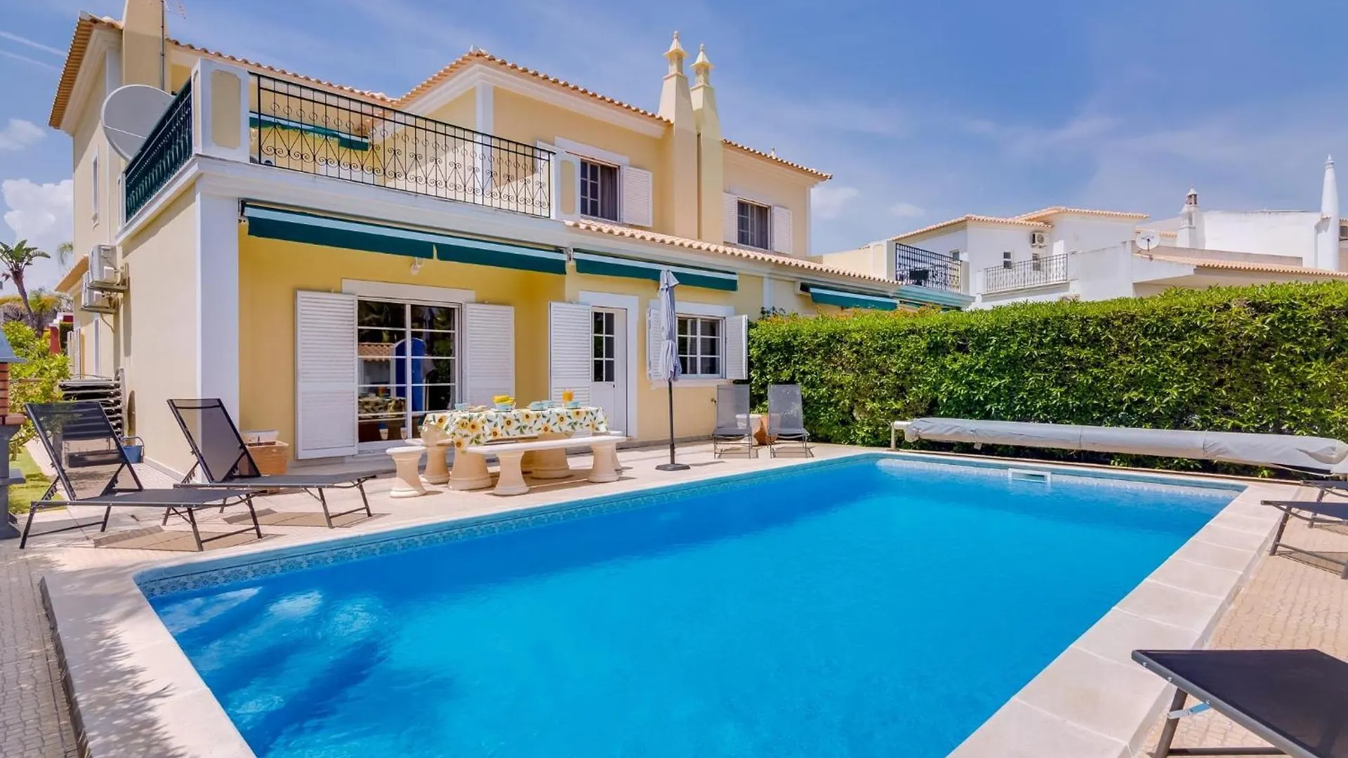 Al Casa Raha contacts